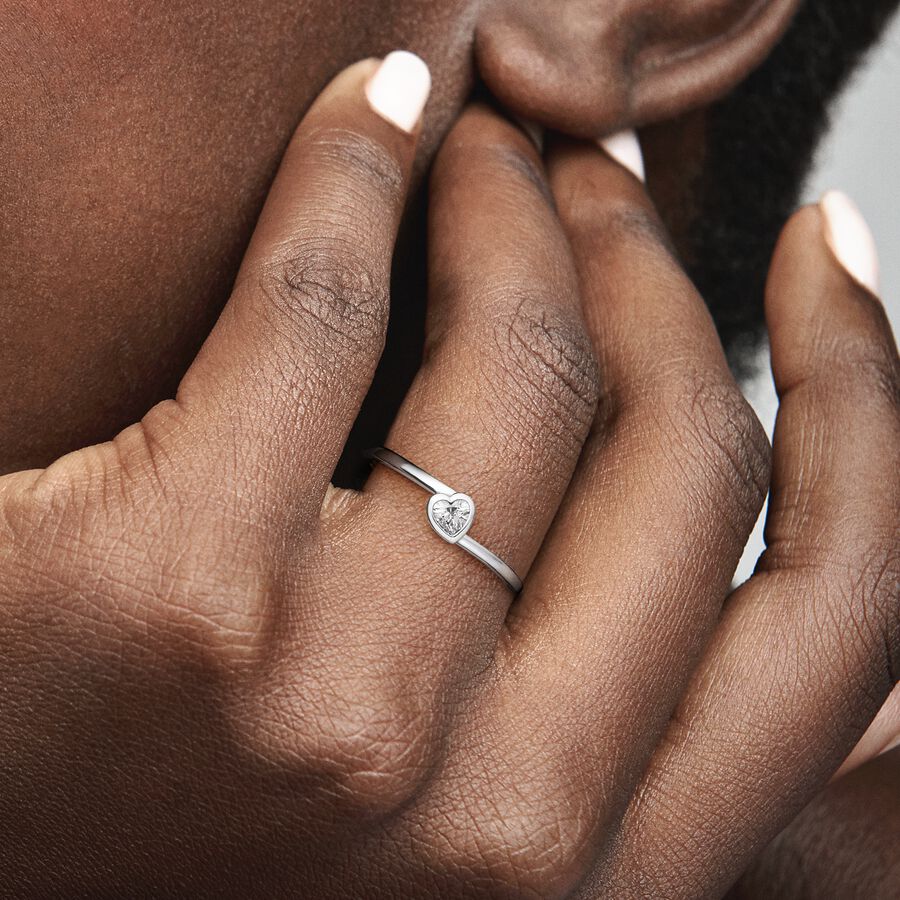 Anel Clear Tilted Heart Solitaire
